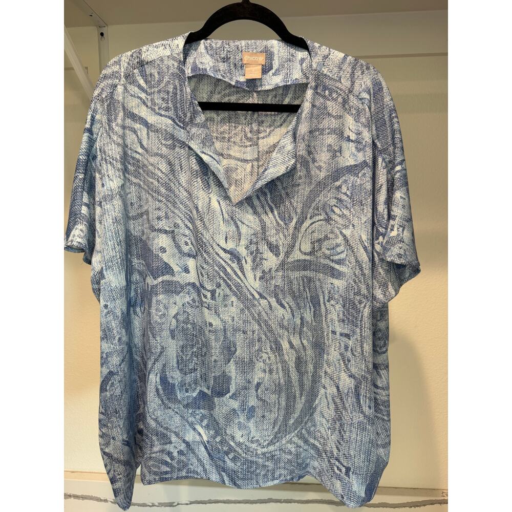 Chico's‎ Women's Soft Blouse Blue Patten Size 2 (Large) V-Neck Collared